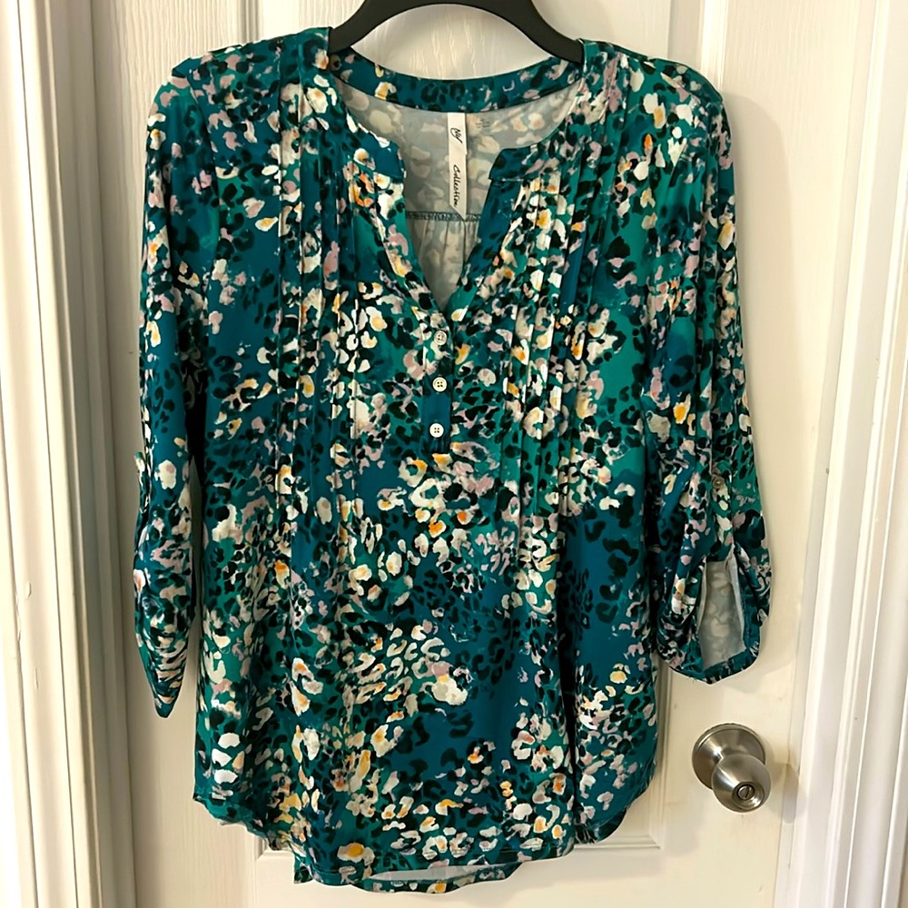 Multi colored blouse; green, cream, black